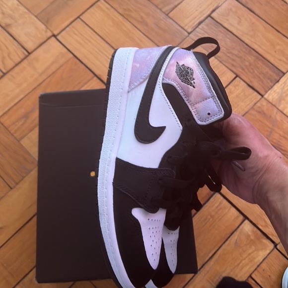 Jordan 1 mid sneakers - Picture 2 of 9